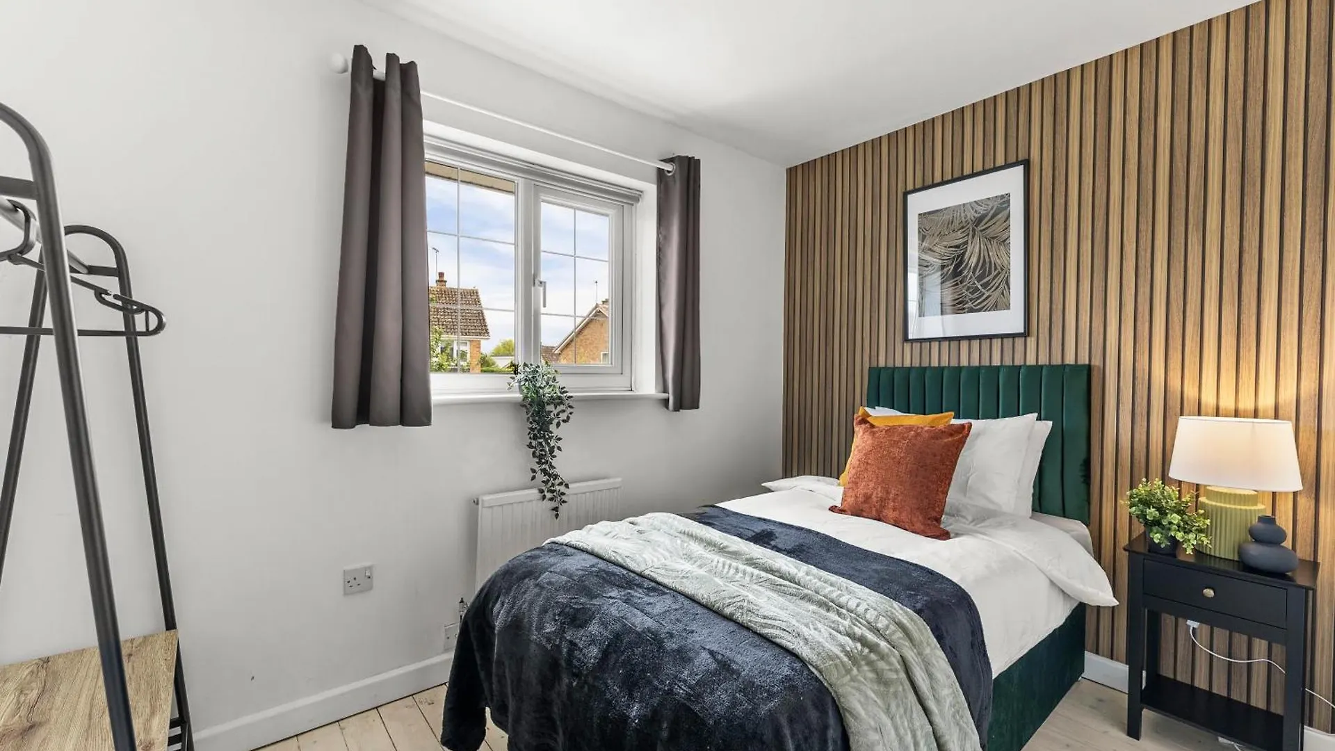 Spacious 5-Bedroom Home In Cheltenham GLOUCESTERSHIRE 0*,