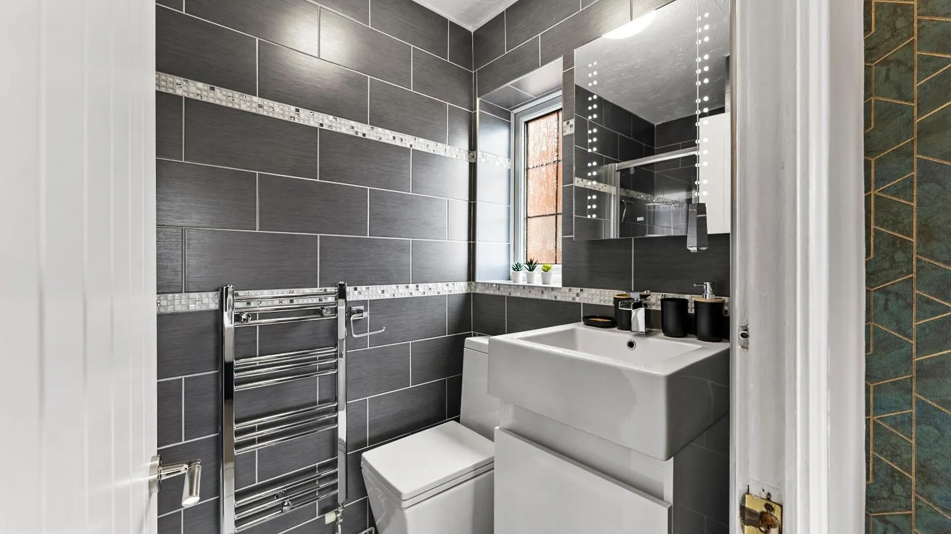 Spacious 5-Bedroom Home In Cheltenham GLOUCESTERSHIRE 0*,