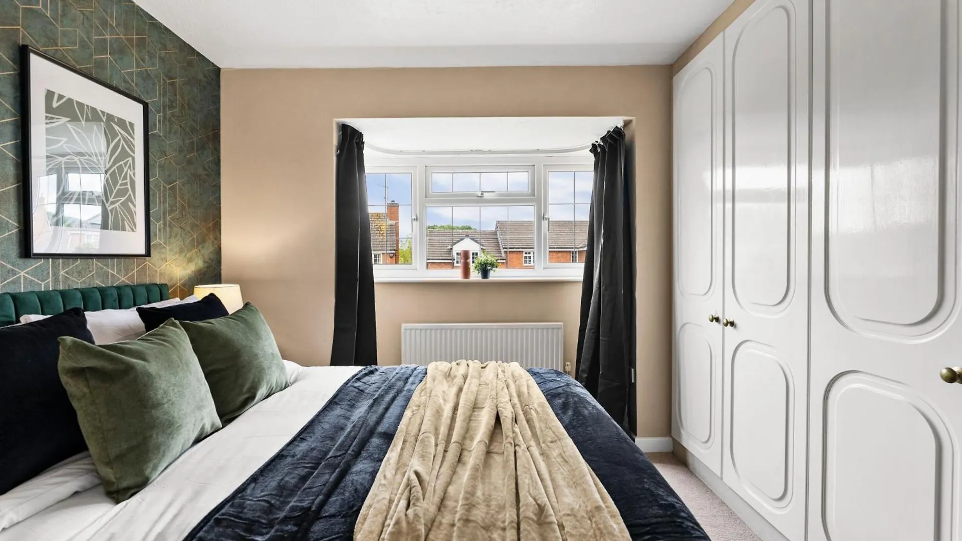 Spacious 5-Bedroom Home In Cheltenham GLOUCESTERSHIRE